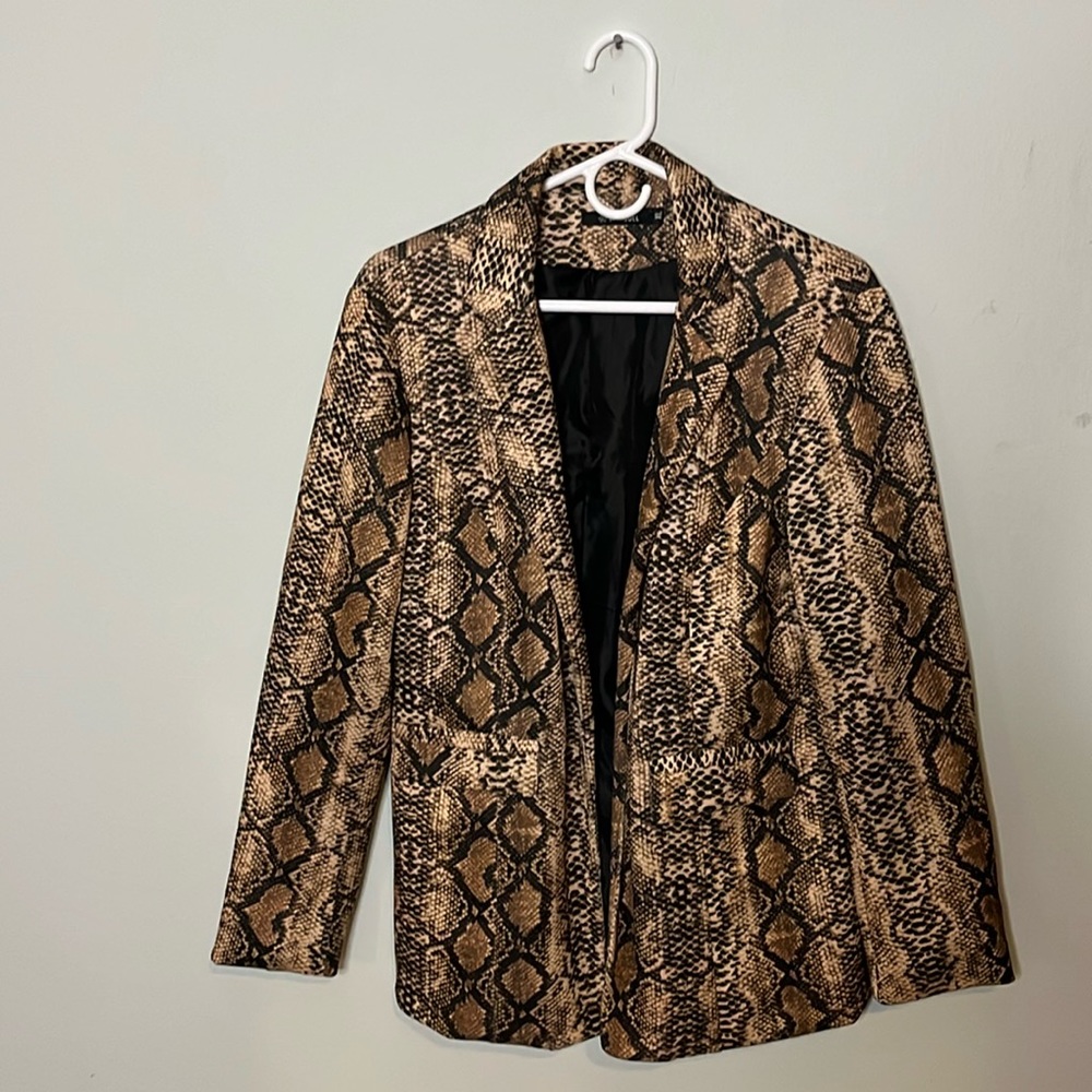 Snakeskin pattern blazer